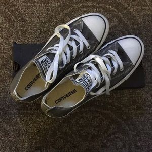 Grey converse